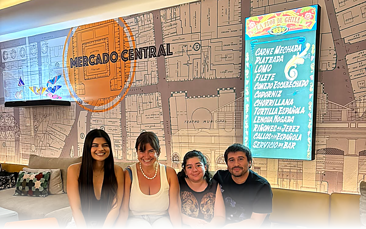 Natalia Hartog, Founder de Alemonos®, junto a alumnos de inglés y alemán